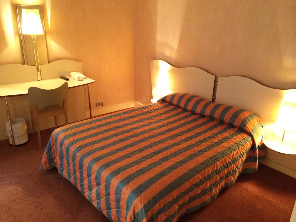 Hotel Eiffel Blomet Paris Room photo